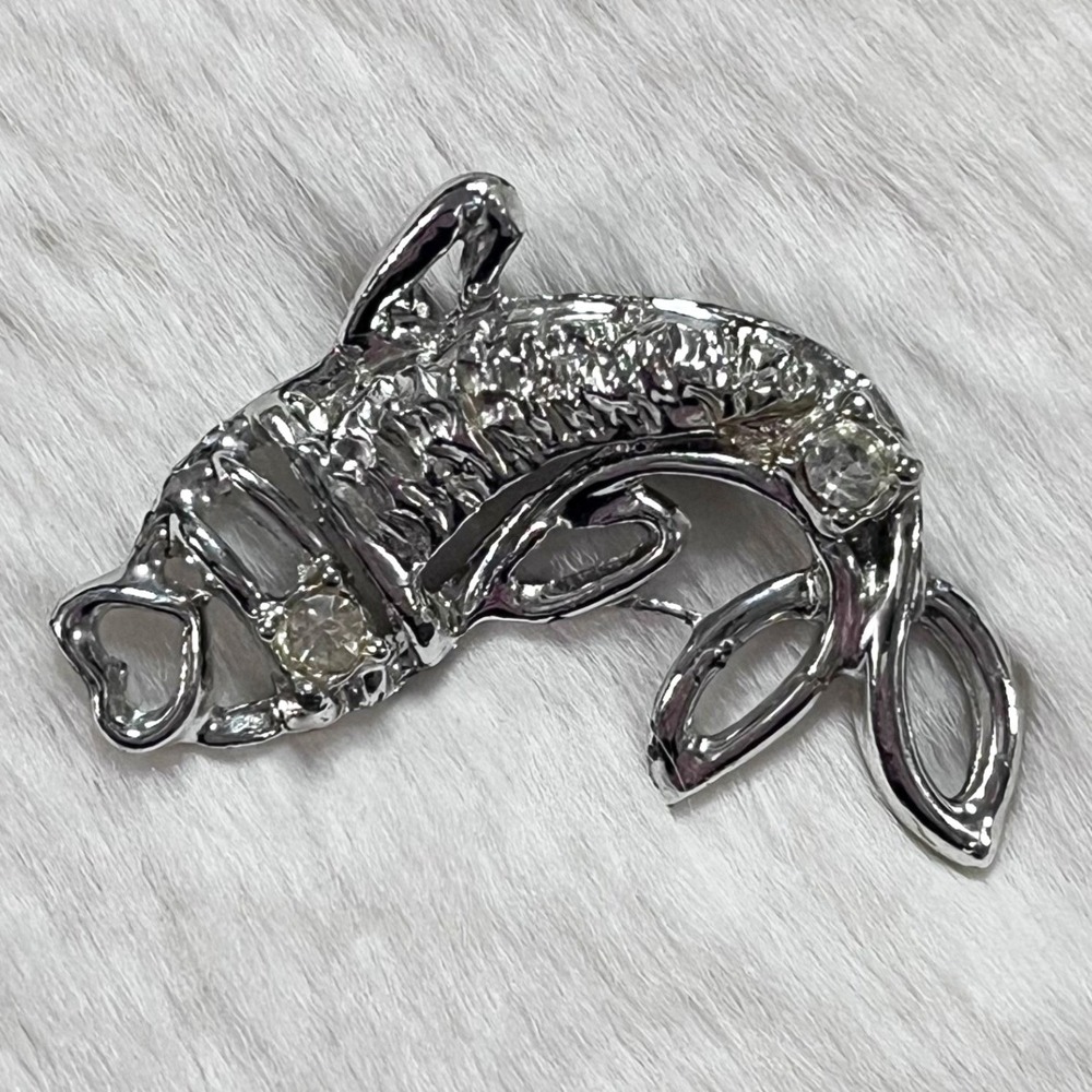 🔮 5/$25 Silver Tone Fish Pin